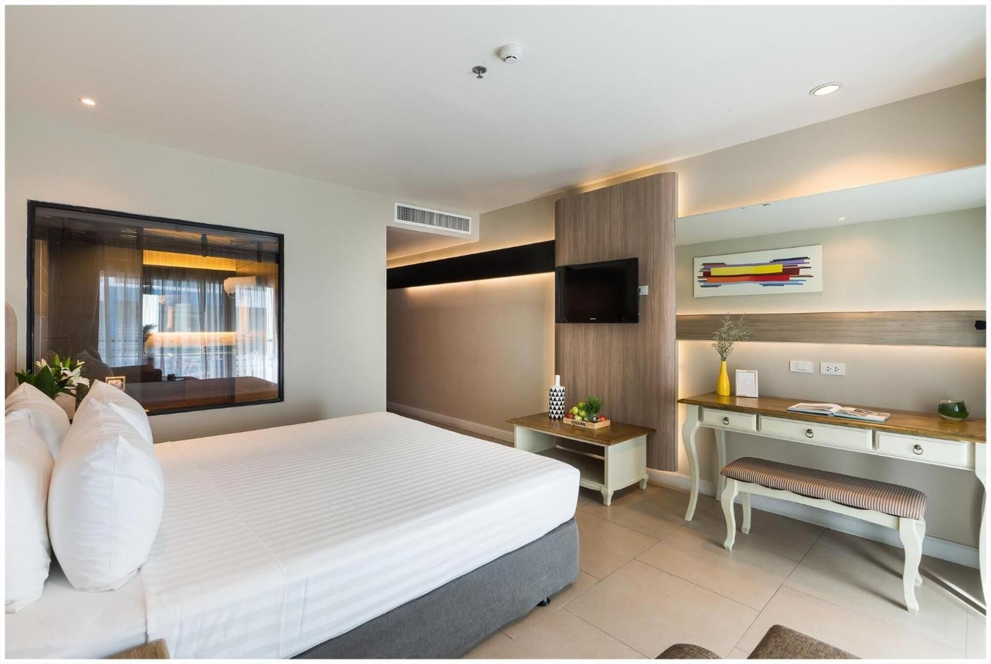 minibar, in-room safe, desk, free wifi