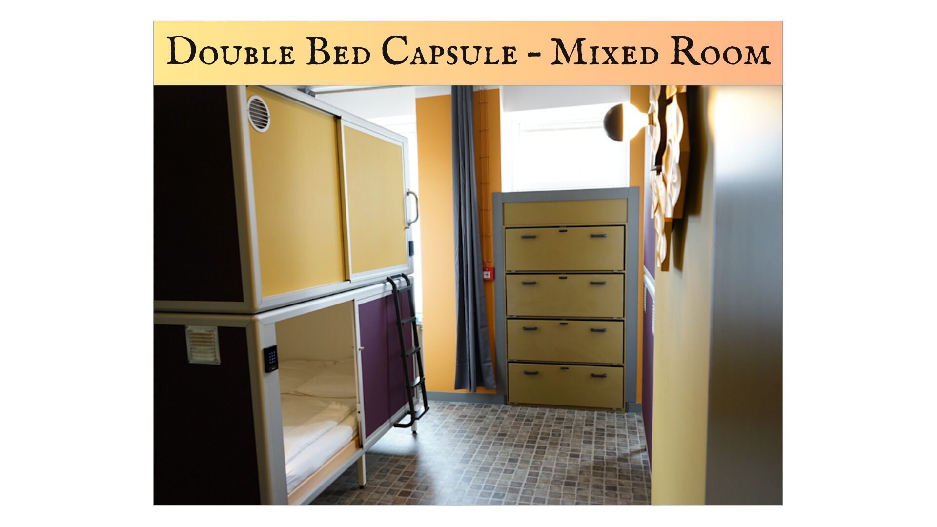 King Size Capsule (for 2 people), with shared bathroom | In-room safe, individually decorated, individually furnished