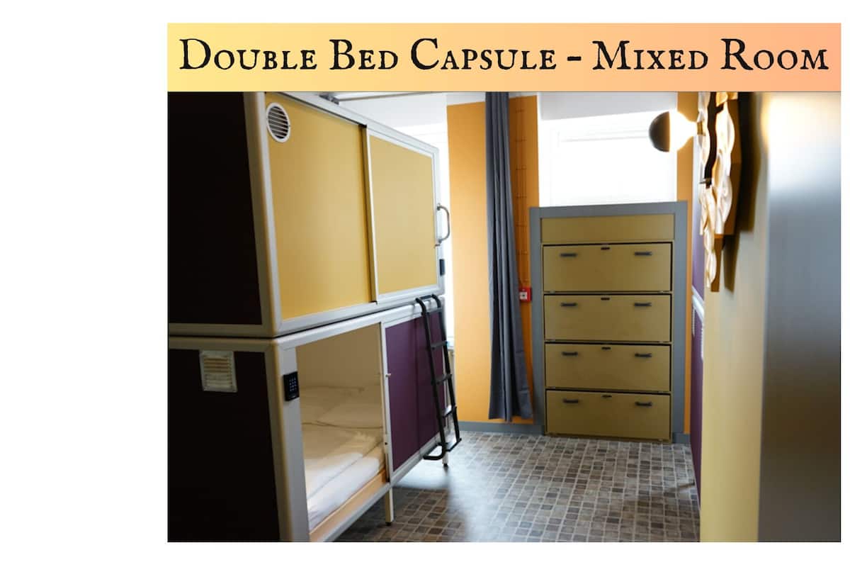 King Size Capsule (for 2 people), with shared bathroom | Coffres-forts dans les chambres, décoration personnalisée