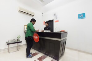 Concierge desk - OYO Rooms Cyber City (Gurugram)