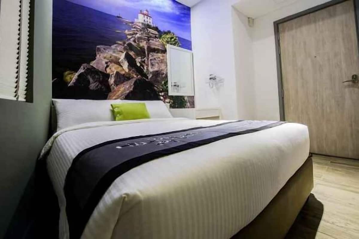 In-room safe, desk, iron/ironing board, free WiFi