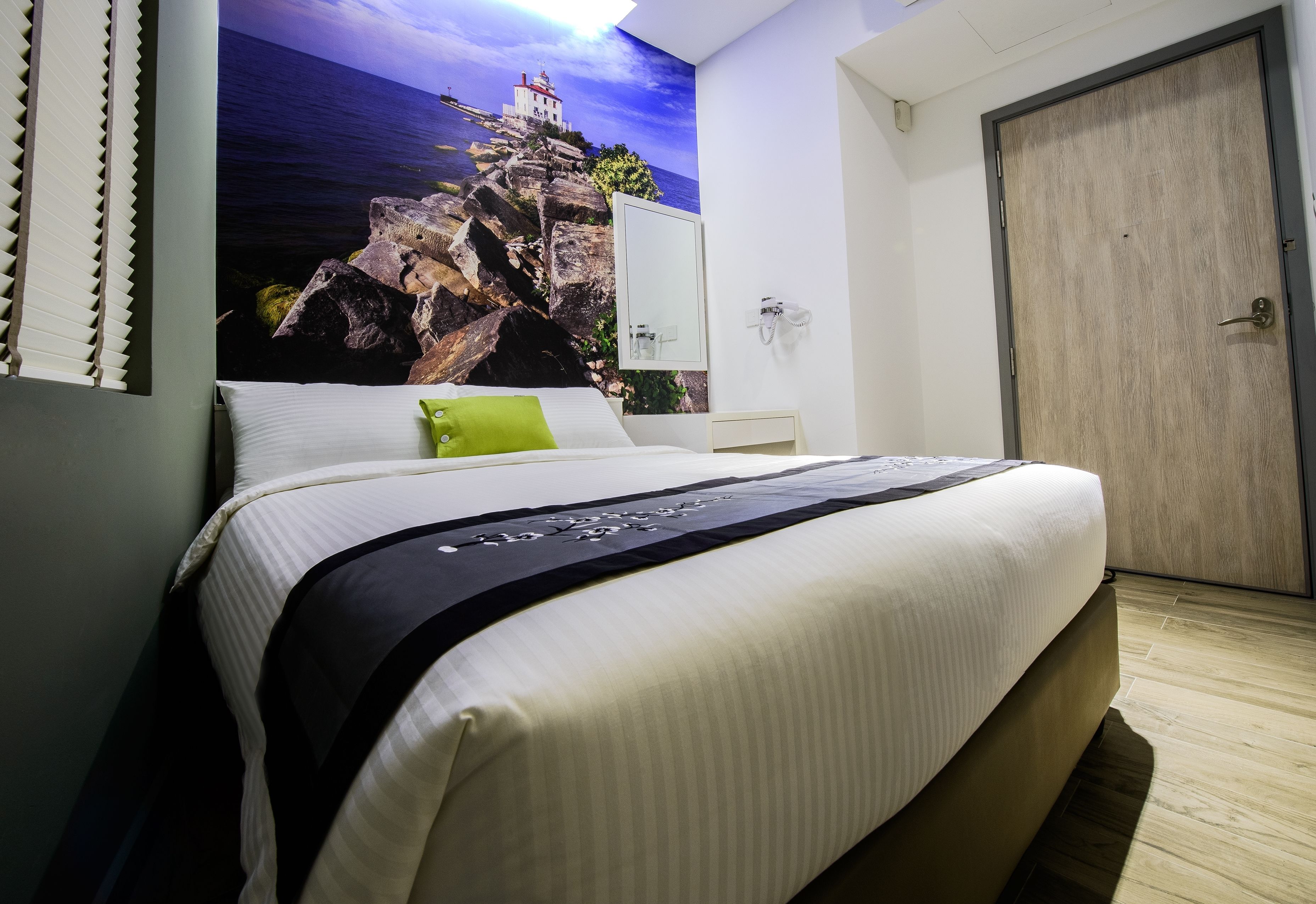 Quarto casal luxo (Gold) | Cofres nos quartos, escrivaninha, ferros/tábuas de passar roupa