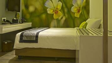 In-room safe, desk, iron/ironing board, free WiFi