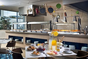 Free daily buffet breakfast - Astral Palma Hotel (Eilat)