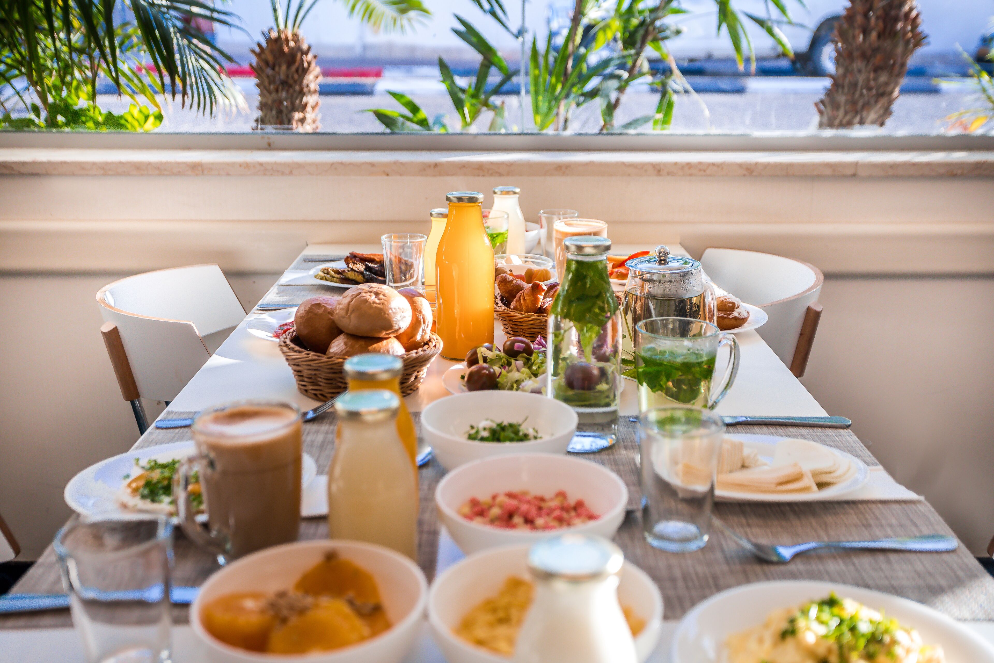 供应早餐和晚餐，地区菜