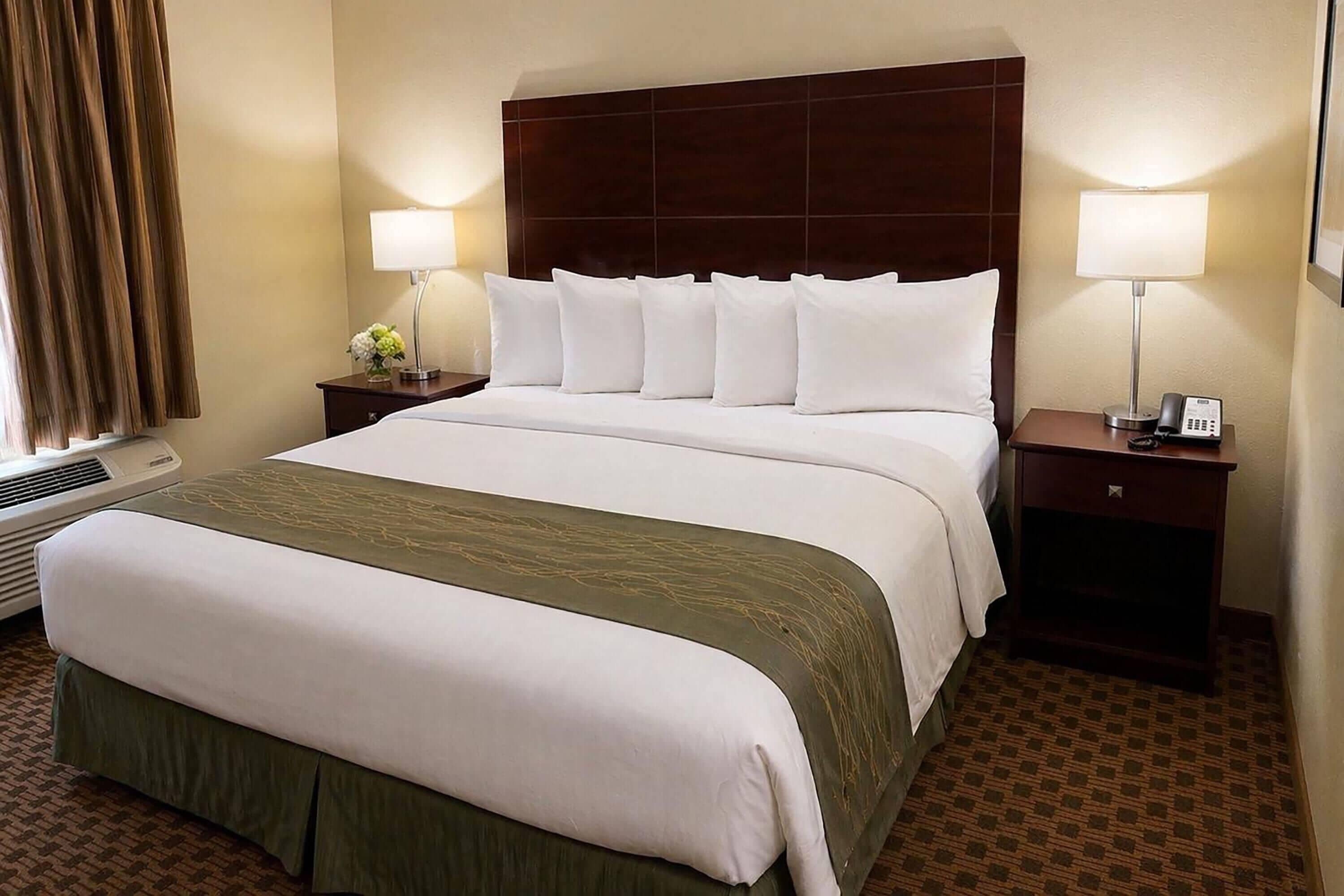 Premium bedding, in-room safe, desk, laptop workspace