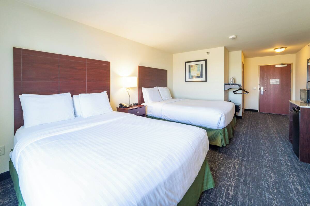 Room, 2 Queen Beds, Accessible, Non Smoking (Benched Tub)