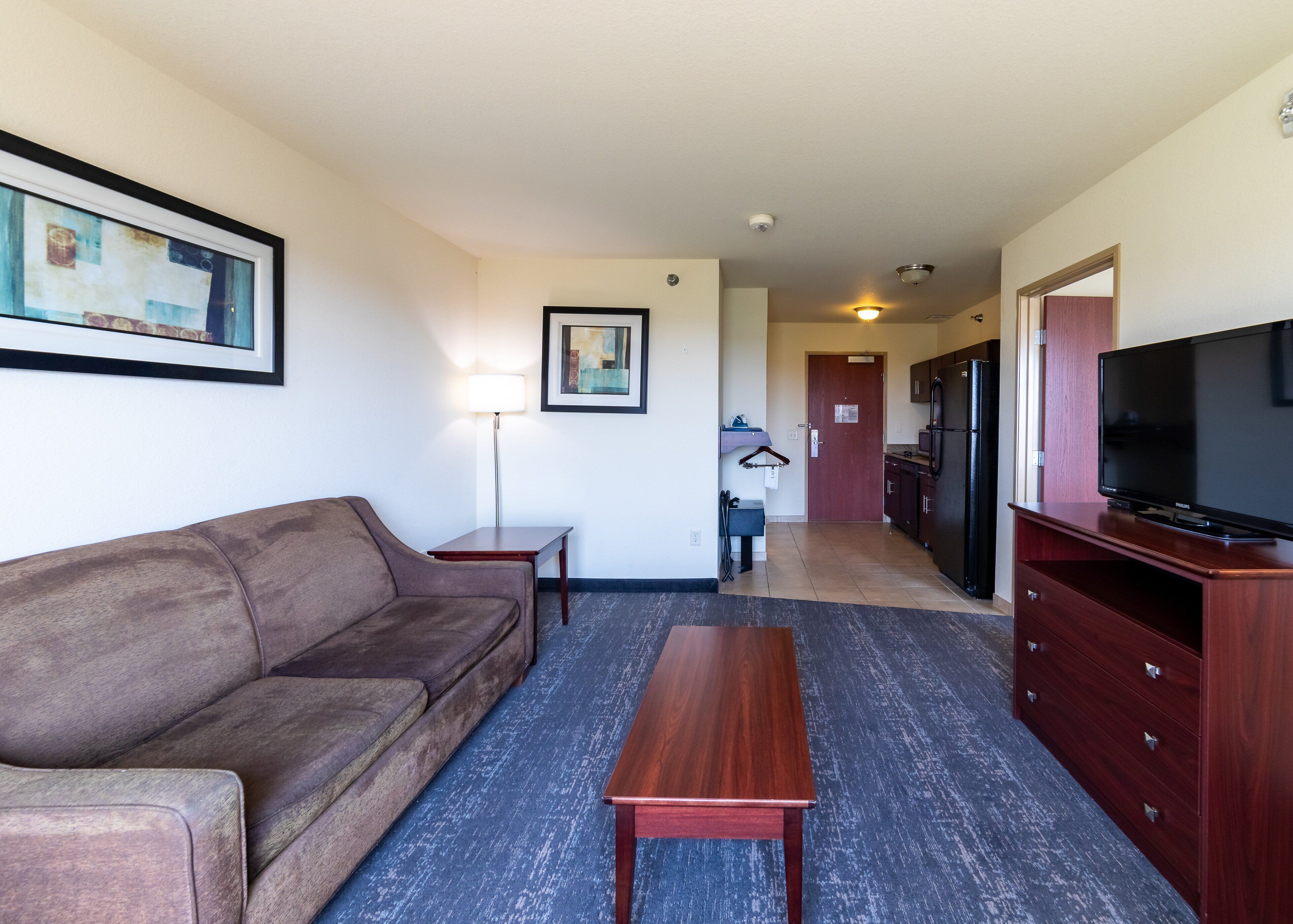 premium bedding, down duvets, pillow-top beds, desk