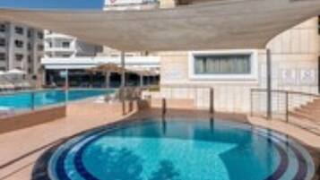 Indoor pool, 2 outdoor pools, pool loungers