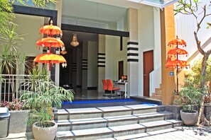 ด้านหน้าที่พัก