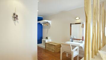 Minibar, in-room safe, free WiFi