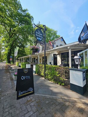 Front of property - Hotel Arcense Herberg (Arcen)