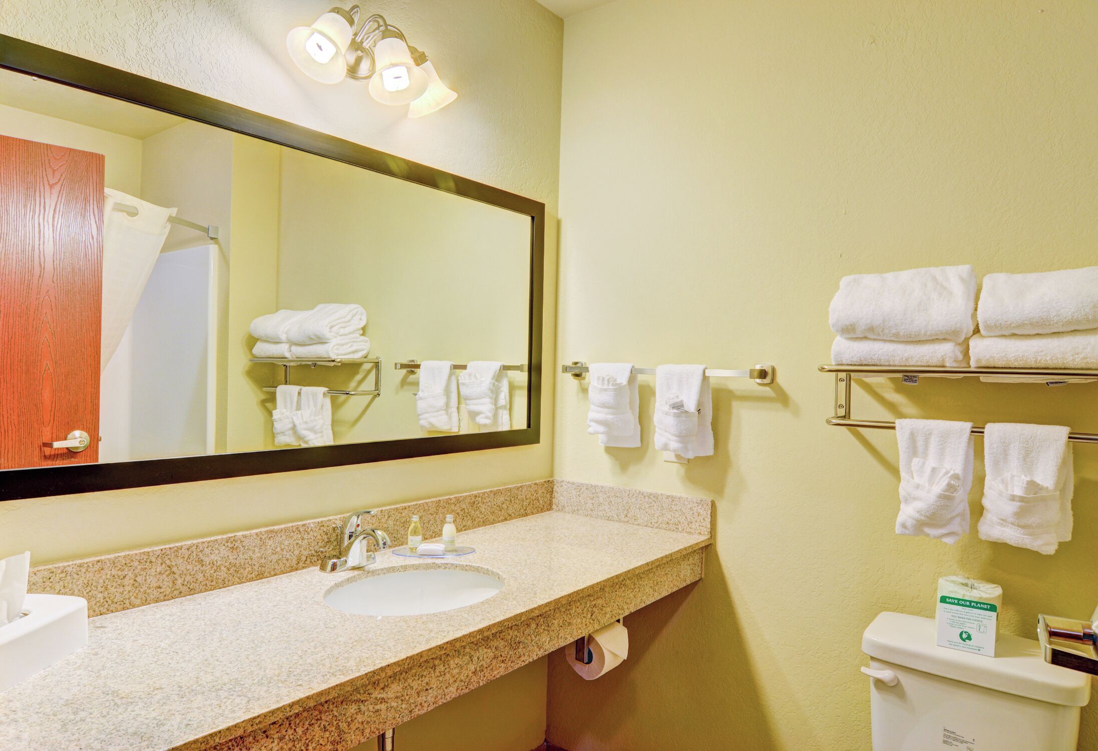 deluxe studio | bathroom | combined shower/bathtub, deep-soaking bathtub, hydromassage showerhead