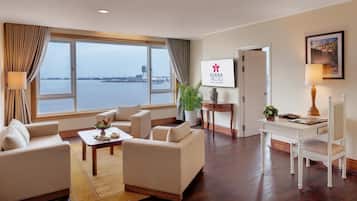Televisión LCD, chimenea, películas con cargo y piso con calefacción