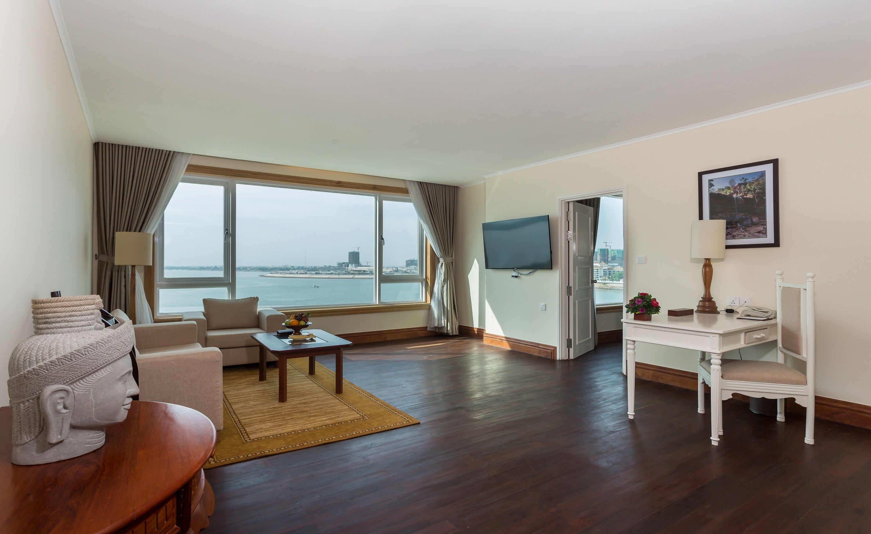 TV LCD, lareira, filmes pagos, pisos aquecidos