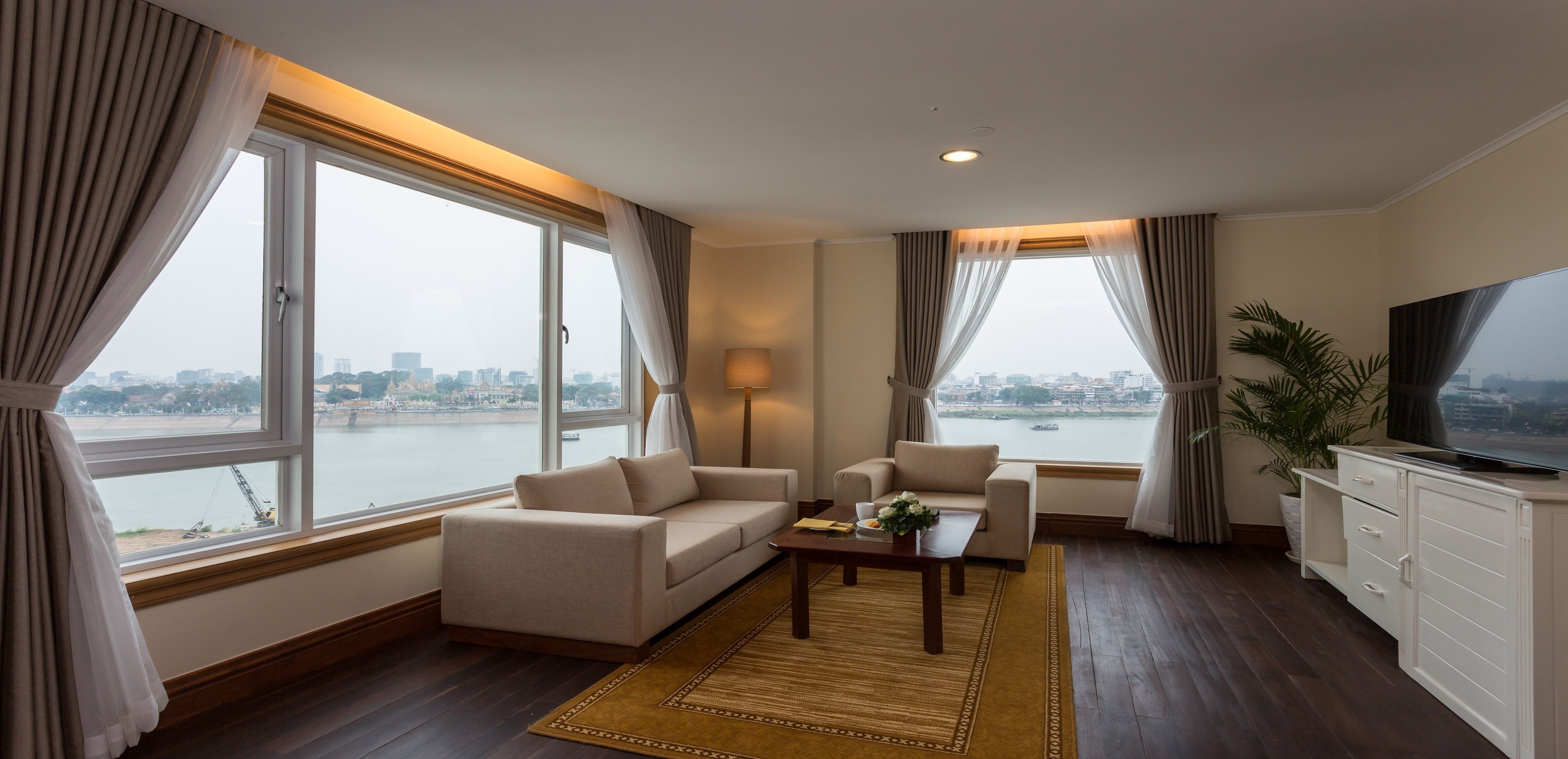 executive suite | living room | lcd tv, fireplace, pay films, heated floors