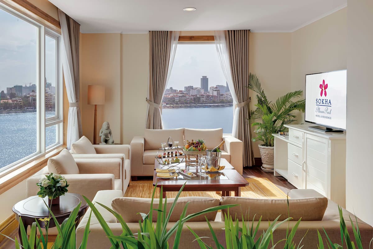 LCD TV, fireplace, pay movies, heated floors