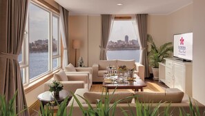 Junior Suite | Living room | LCD TV, fireplace, pay movies, heated floors - Sokha Phnom Penh Hotel (Phnom Penh)