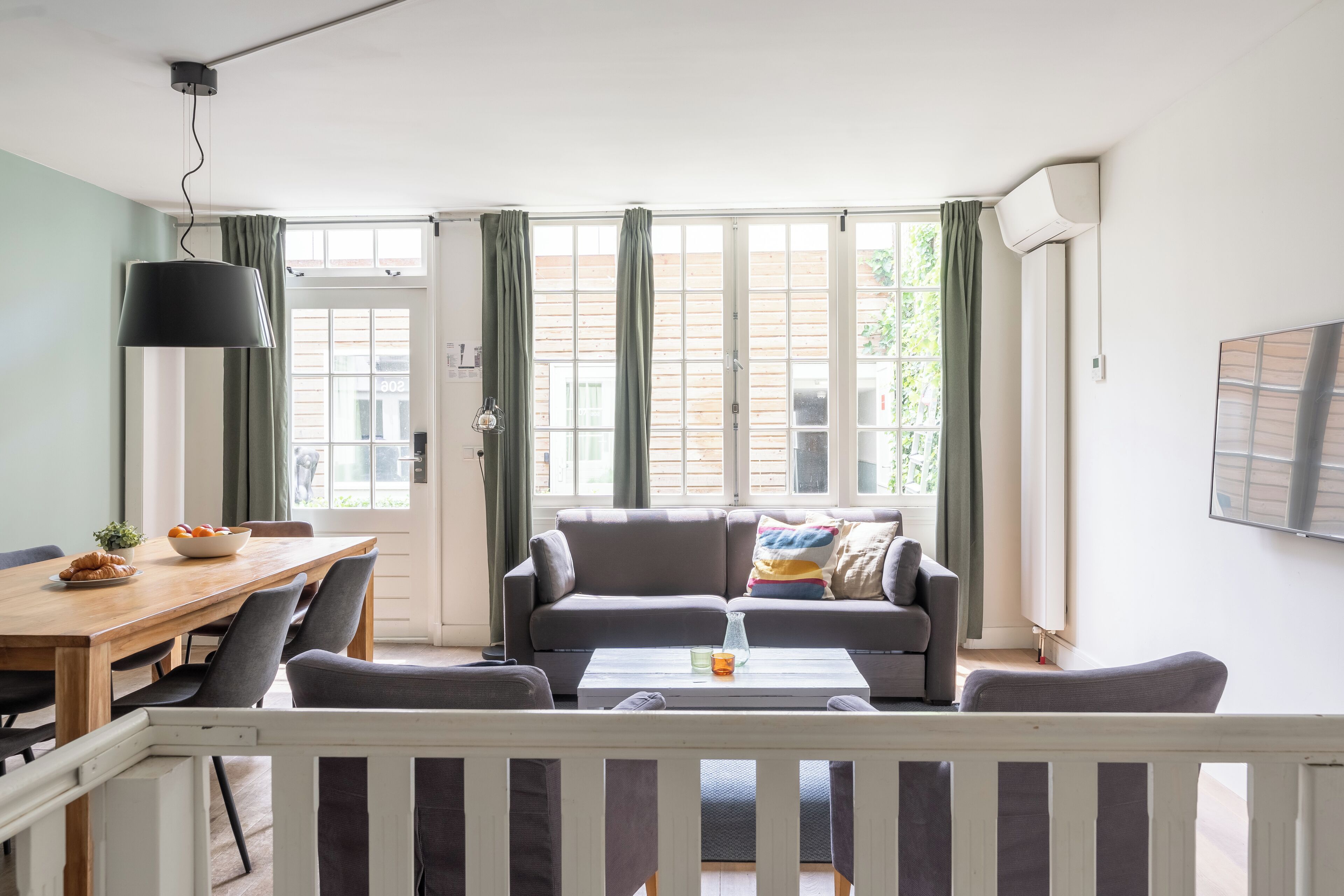 Televisor de pantalla plana de 32 polzades amb canals per cable 