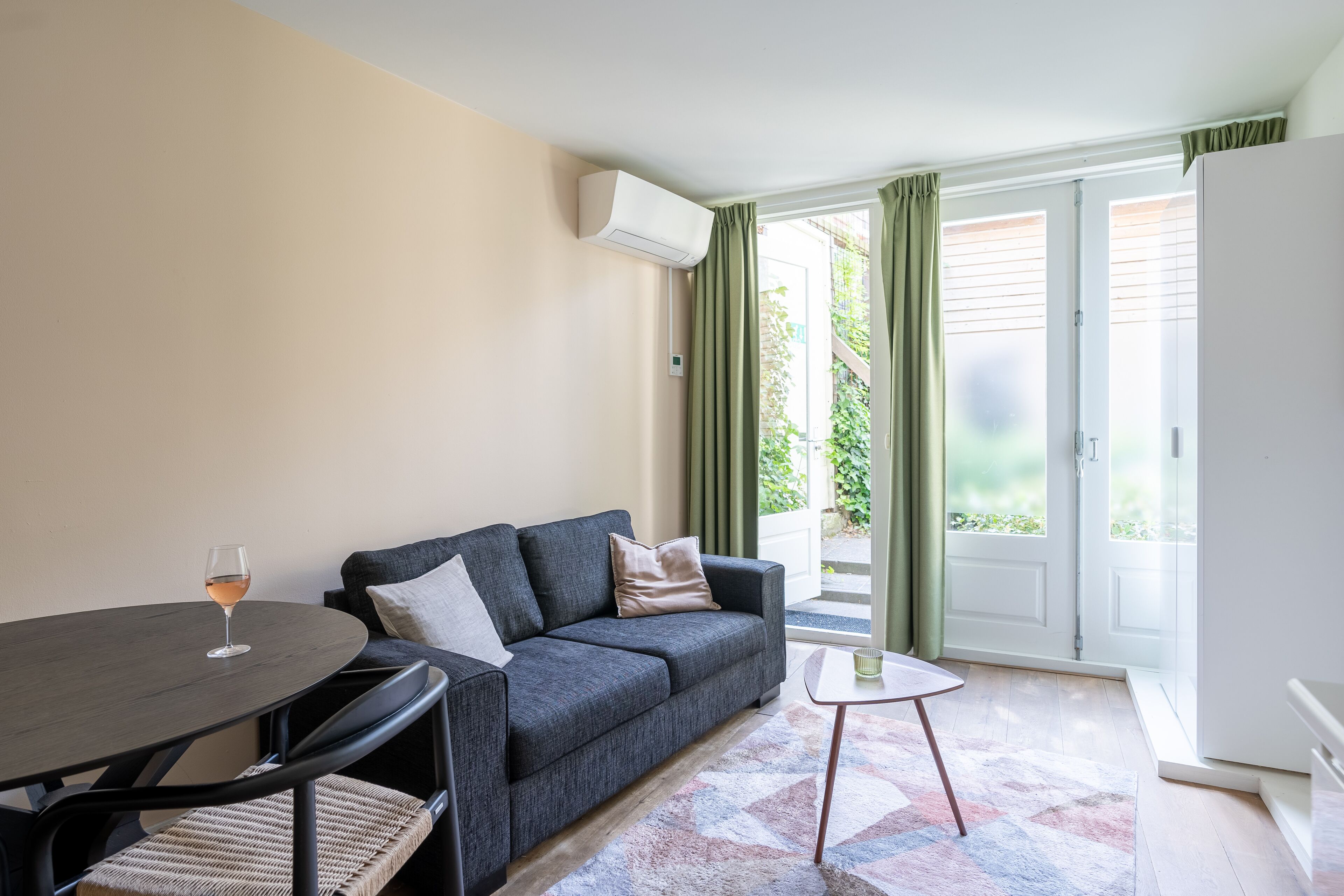 Estudi | Sala d'estar | Televisor de pantalla plana de 32 polzades amb canals per cable 