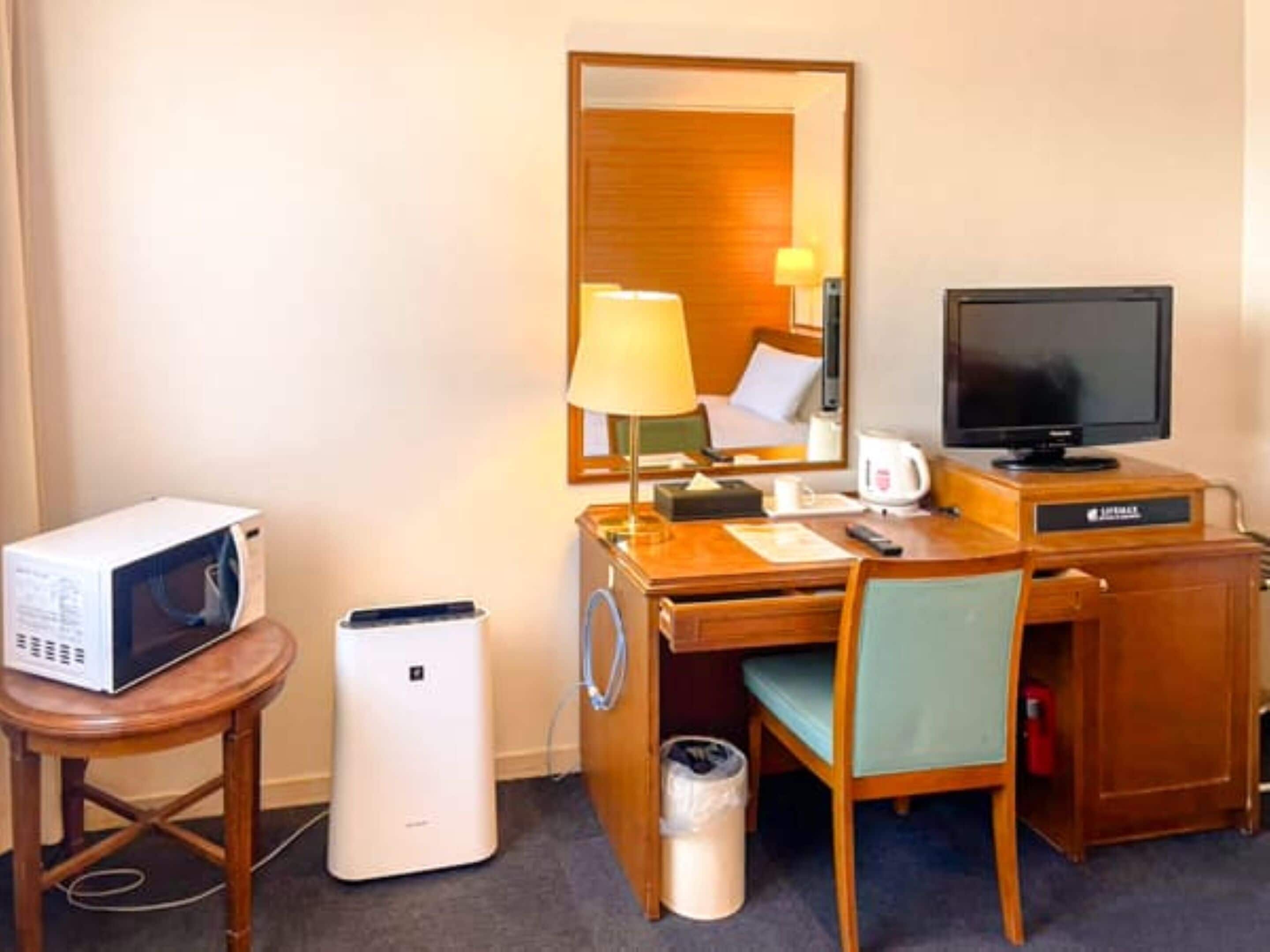 Single Room | Desk, iron/ironing board (on request), WiFi (free), bed sheets