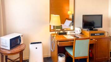 Single Room | Desk, iron/ironing board (on request), WiFi (free), bed sheets
