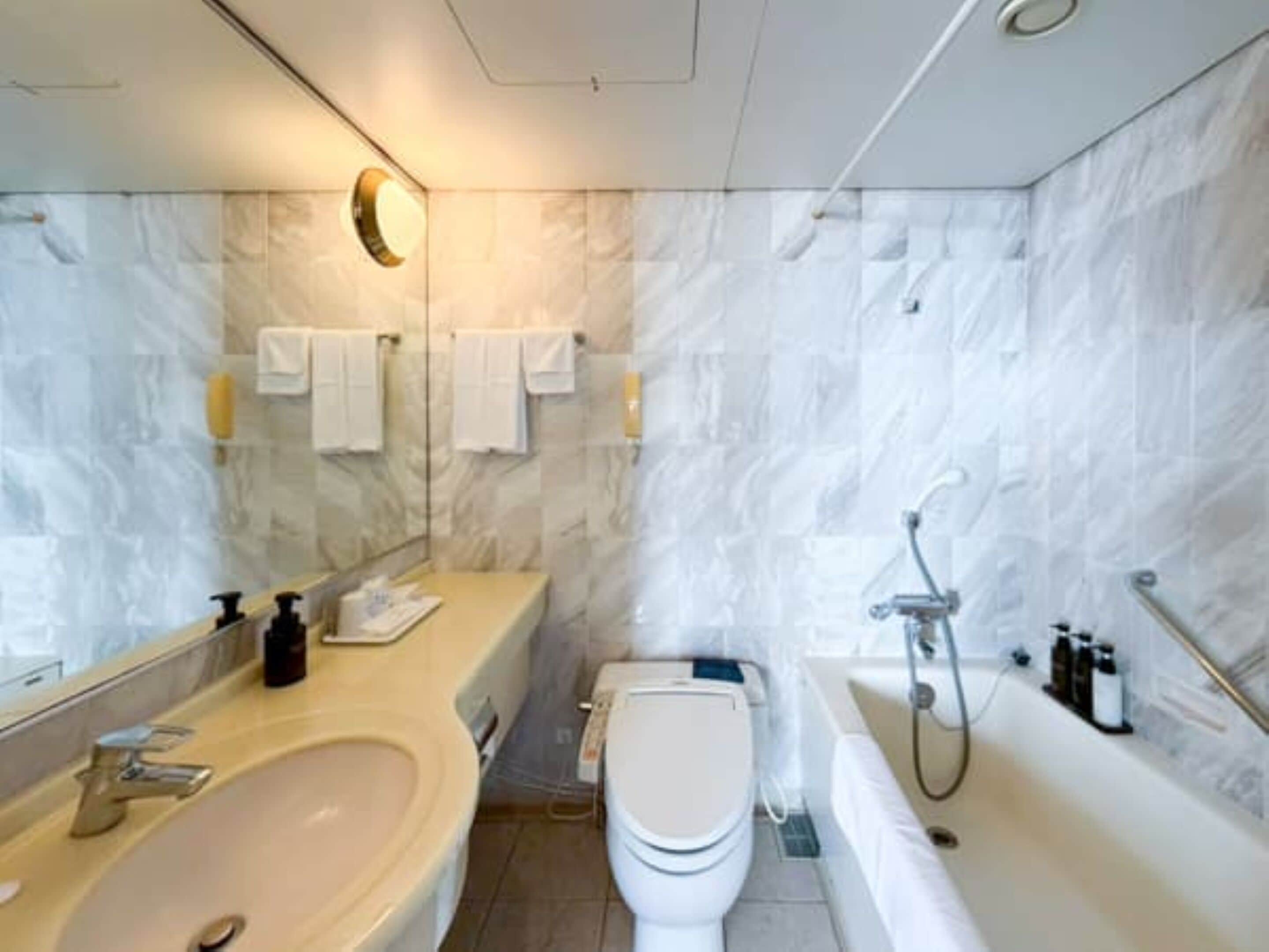 Twin Room | Bathroom | Free toiletries, hair dryer (on request), bathrobes, slippers