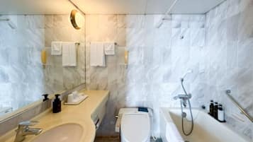 Twin Room | Bathroom | Free toiletries, hair dryer (on request), bathrobes, slippers