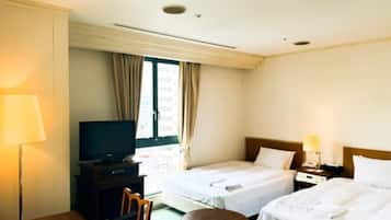 Twin Room | Desk, iron/ironing board (on request), WiFi (free), bed sheets