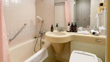 Single Room | Bathroom | Free toiletries, hair dryer (on request), bathrobes, slippers