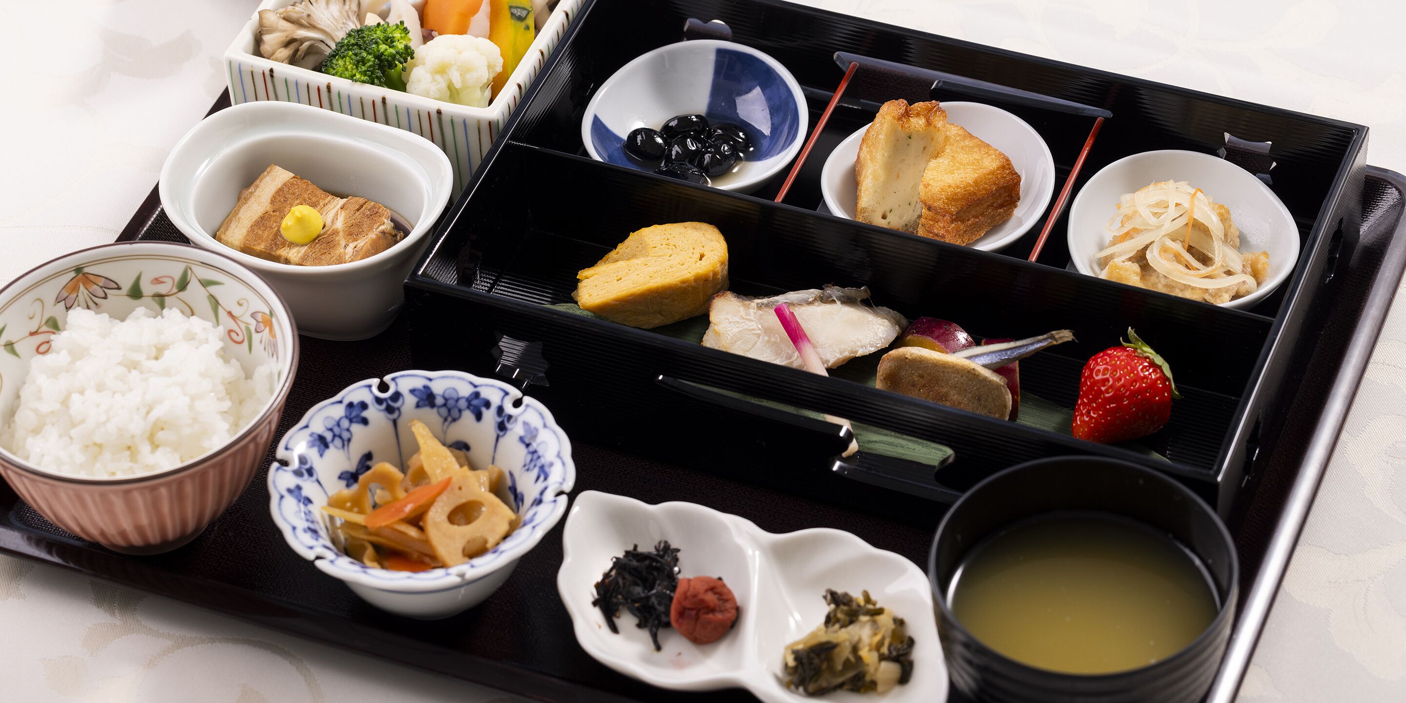 2 restaurants, breakfast, lunch, dinner served; spanish cuisine