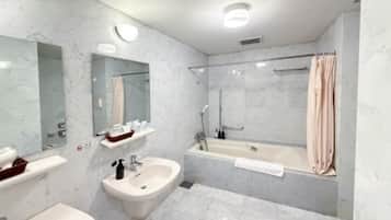Economy Suite | Bathroom | Free toiletries, hair dryer (on request), bathrobes, slippers