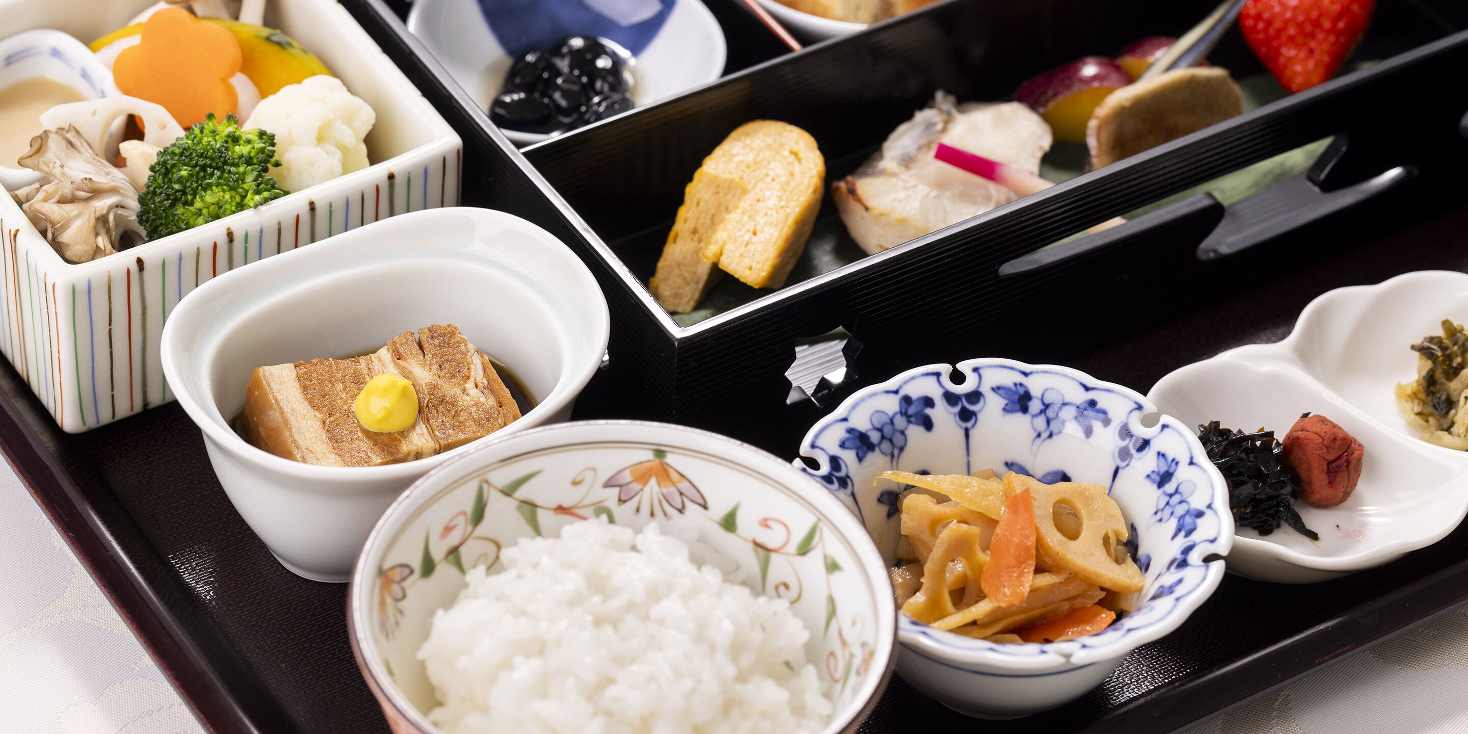 2 restaurants, breakfast, lunch, dinner served; spanish cuisine