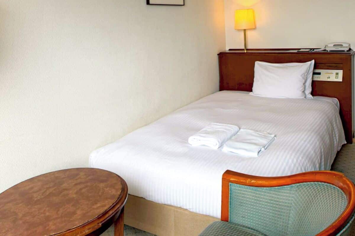 ห้องซิงเกิล | โต๊ะทำงาน, เตารีด/โต๊ะรีดผ้า, Wi-Fi ฟรี, ผ้าปูที่นอน