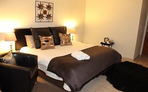 In-room safe, free WiFi, bed sheets