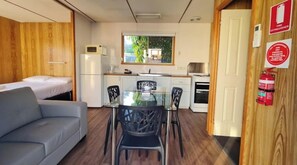Standard Studio | Living area | LCD TV - Discovery Parks - Mornington (Mornington)