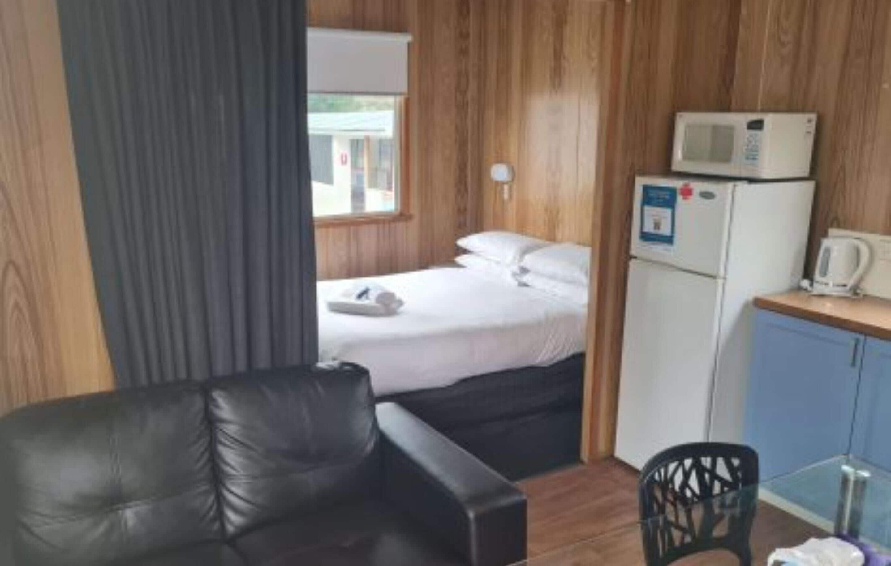 Economy Studio Cabin - Sleeps 6 | Individually decorated, individually furnished, blackout curtains