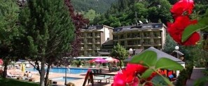 Seasonal outdoor pool, pool umbrellas, pool loungers - Residencia Daina (Arinsal)