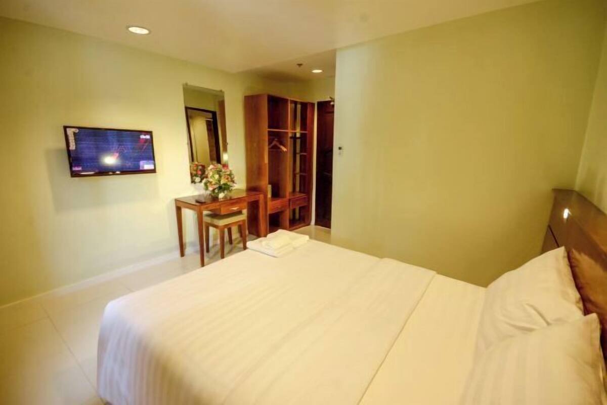Iron/ironing board (on request), rollaway beds, free WiFi, bed sheets
