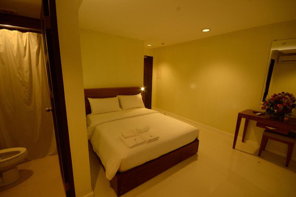 Iron/ironing board (on request), rollaway beds, free WiFi, bed sheets