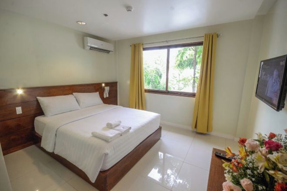 Iron/ironing board (on request), rollaway beds (surcharge), WiFi (free)