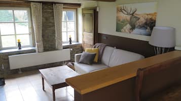 Premium Cottage | Living room | Flat-screen TV
