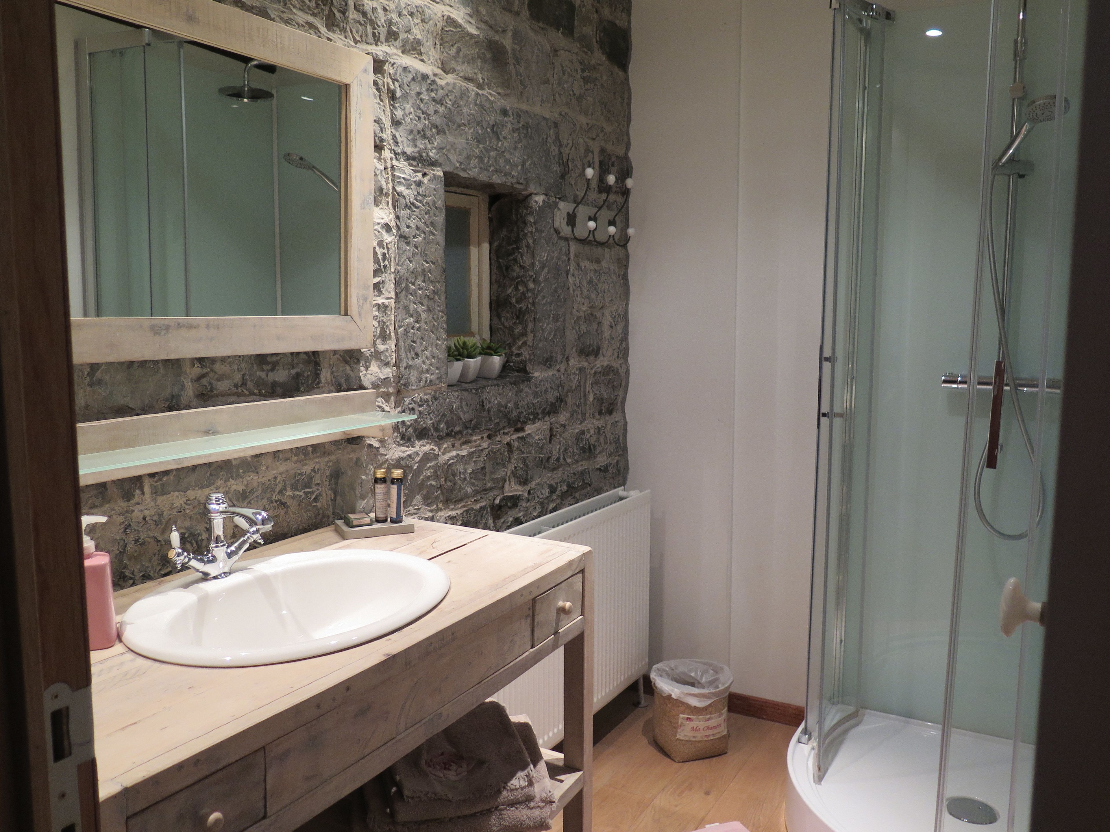 Bathroom amenities
