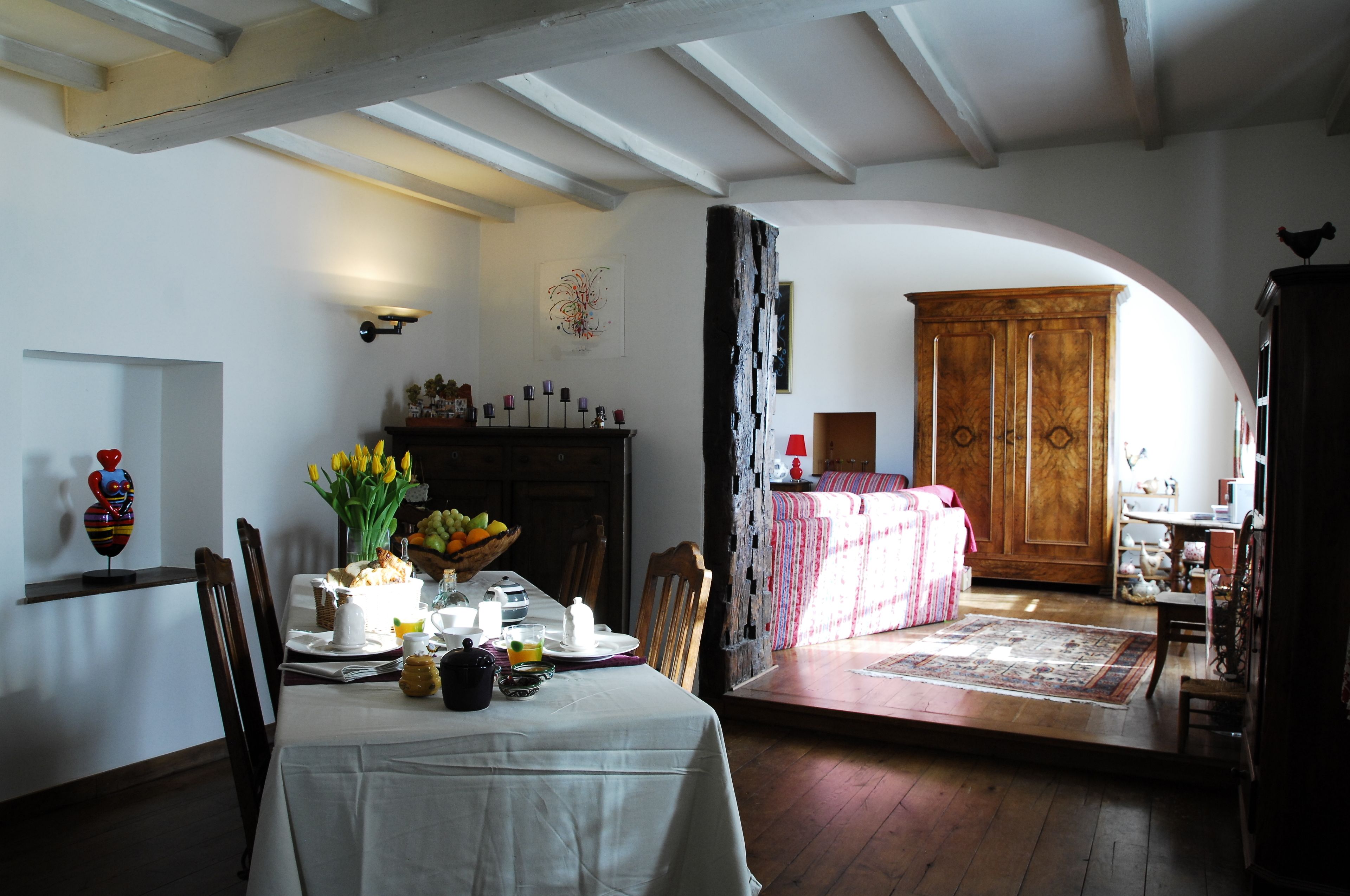 Petit déjeuner complet (12 EUR par personne)