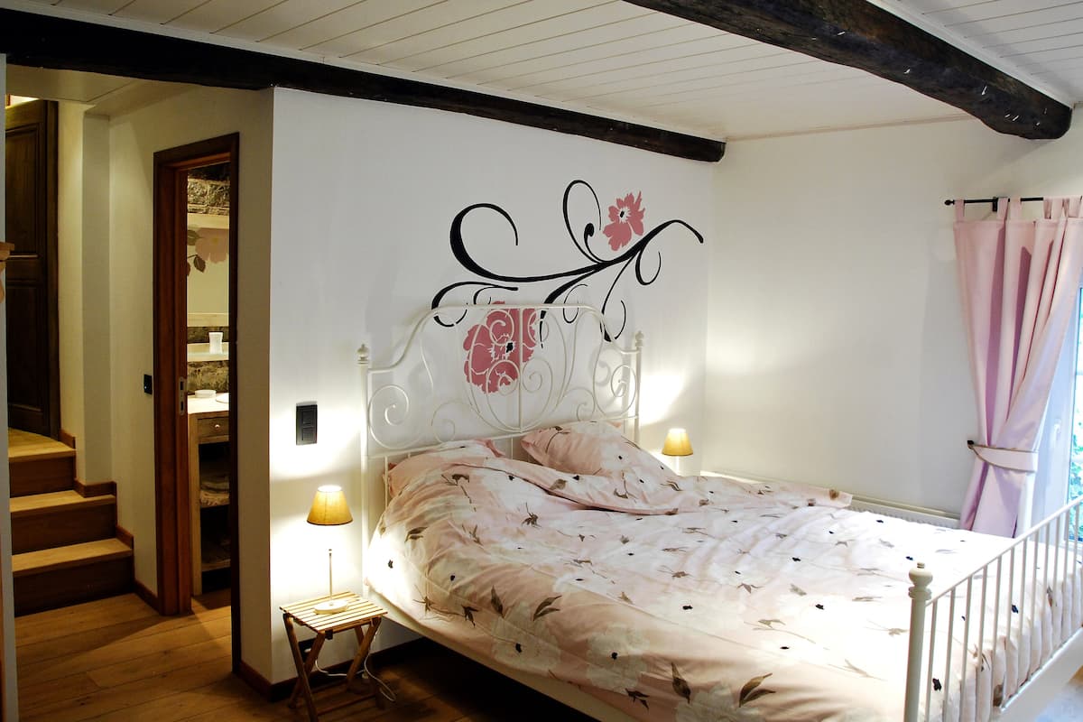 1 bedroom, premium bedding, individually decorated