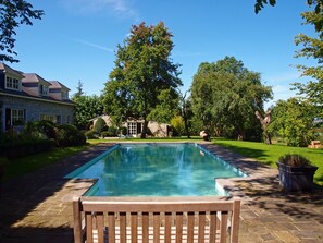 Outdoor pool, sun loungers - La Buissonnière (Ferrieres)