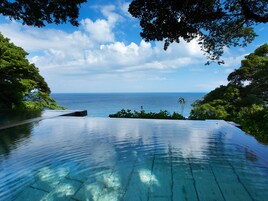 Bañera de hidromasaje al aire libre