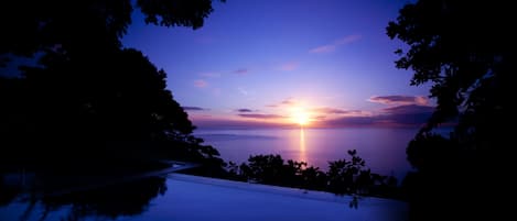 Tina de hidromasaje al aire libre