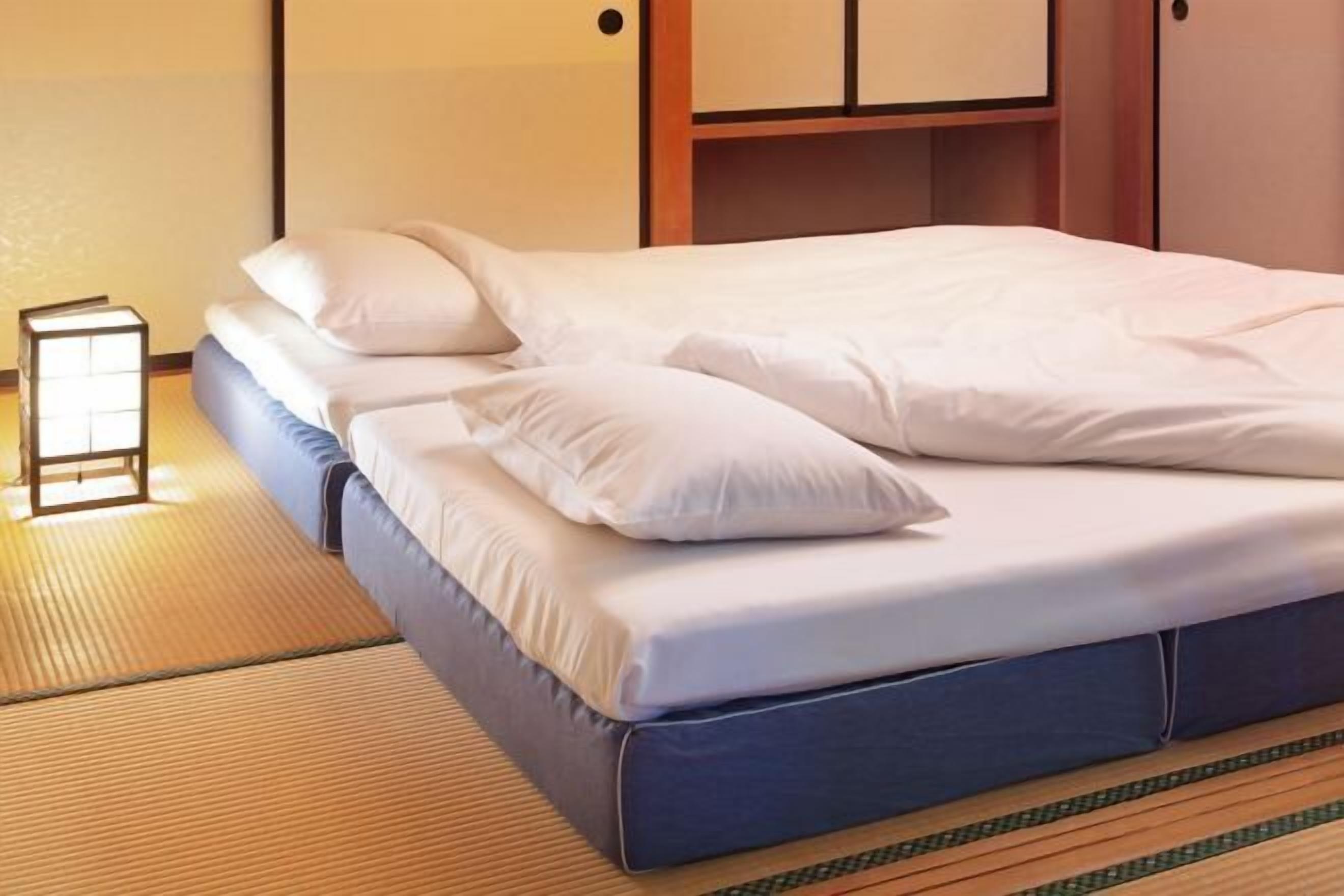 ミニバー、セーフティボックス (室内)、遮光カーテン、WiFi (無料)