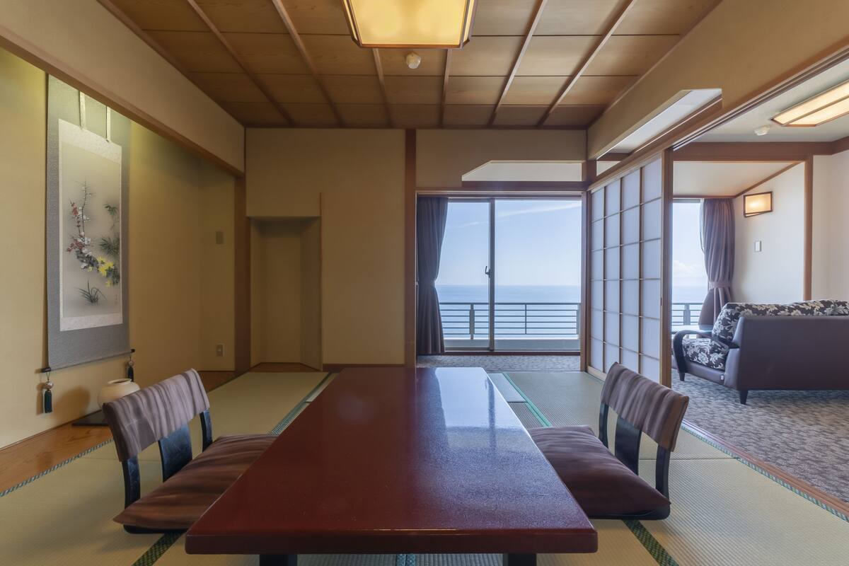 Rom – standard (8+6 Tatami Mats, French Kaiseki) | Minibar, safe på rommet, blendingsgardiner og wi-fi (inkludert)